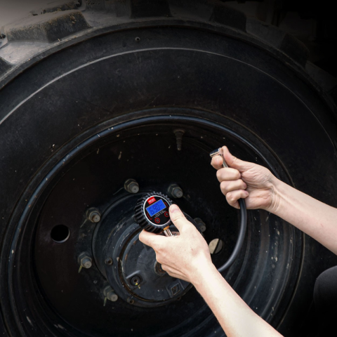 Manometru Digital Profesional, Presiune Roti 0-17 Bar 0-250 PSI, Furtun Flexibil 30 cm, Valva Eliberare Rapida, Display LCD Iluminat, Precizie Inalta [4]