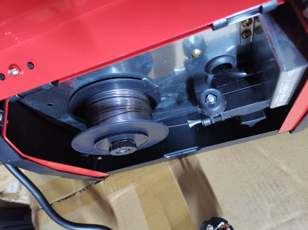 Invertor/Aparat de sudura DDT-2004, cu rola sarma MIG/MMA DDT PROFESSIONAL, 230 V, 20-300 A curent, 0.8-1.0 mm diametru sarma de sudura, 1.6-4 mm diametru electrod de sudura [2]