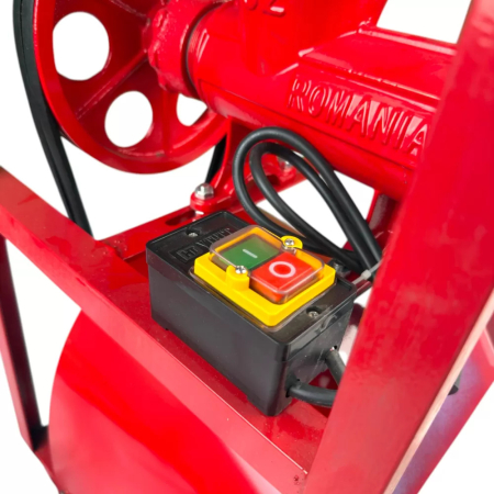 Masina Tocat Carne Nr.32 German Meister cu motor electric 3 kw ,Palnie pentru carnati ,platforma inox,buton start stop [2]