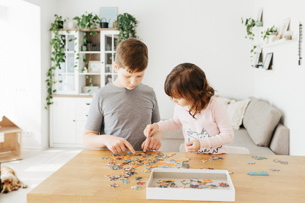 Beneficiile puzzle-urilor pentru copii: Cum ii ajuta in dezvoltare