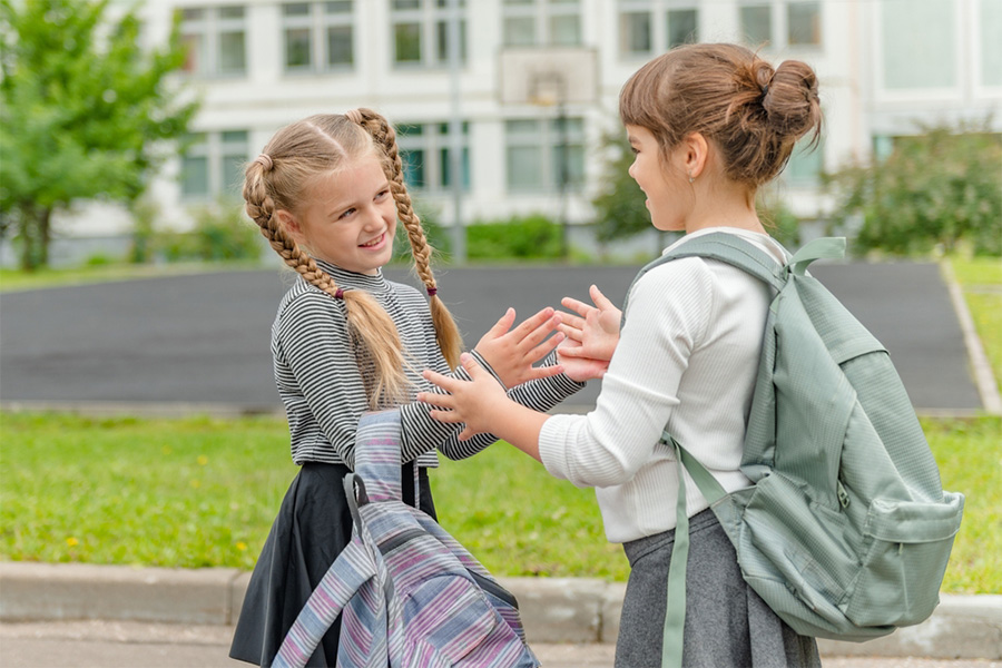 Importanța socializării la copii: Cum îl ajuți pe cel mic să-și facă prieteni?