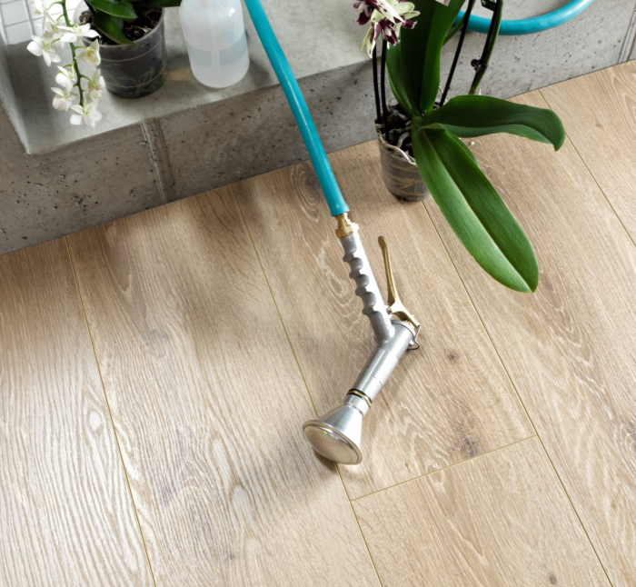 OAK CASTELLI LIMED [4]