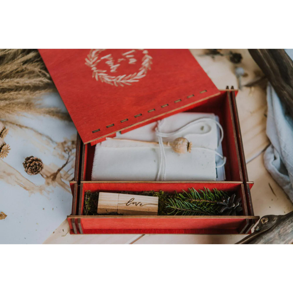 Cutie din lemn personalizata pentru poze si stick memorie USB [4]