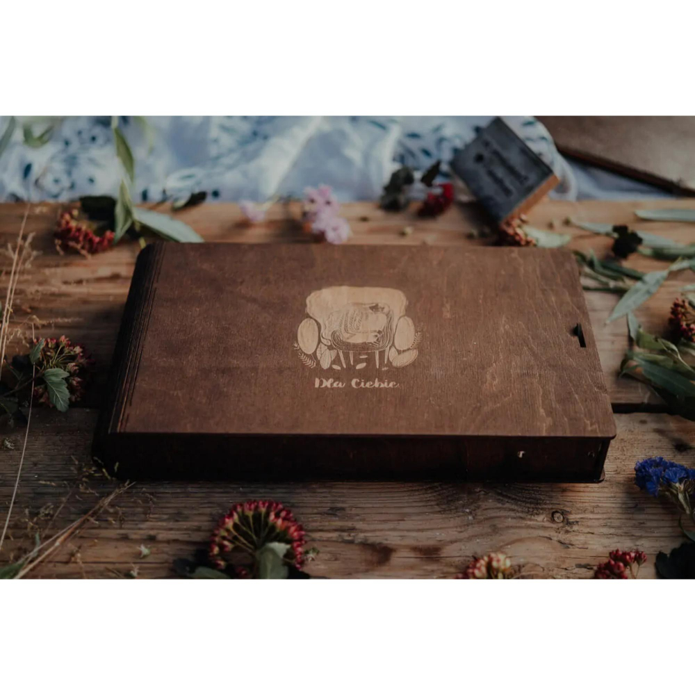 Cutie din lemn pentru stick si poze, personalizata, tip carte - 25x13x3.5CM [2]