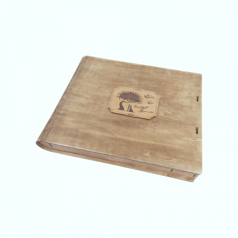 Cutii album foto 30x30cm nunta - Cutie din lemn pentru album foto digital 30x30cm cu stick USB – model cuplu sub copac
