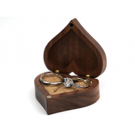 Cutie inel din lemn masiv - model inima [2]