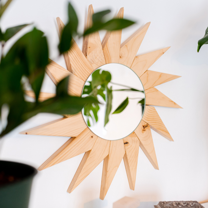 Oglindă decorativă "Sora Soarelui" cu ramă din lemn masiv [2]