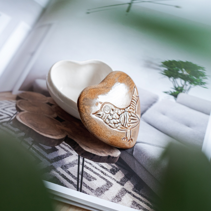 Cutiuță bijuterii din ceramică, inimă maro, detaliu pasăre [2]