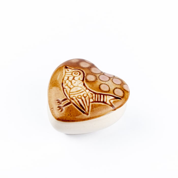 Cutiuță bijuterii din ceramică, inimă maro, detaliu pasăre [3]