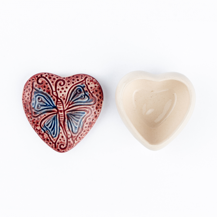 Cutiuță bijuterii din ceramică, inimă roșie, detaliu fluture [5]