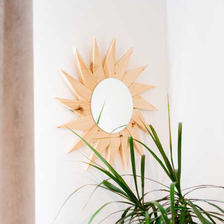 Oglindă decorativă "Sora Soarelui" cu ramă din lemn masiv [4]
