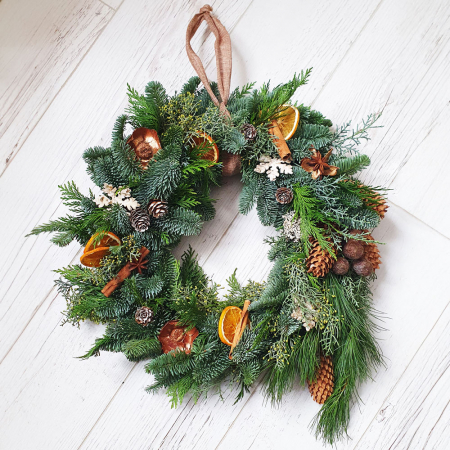 Coronita decorativa Craciun cca 40 cm- brad nobil natural , conuri, portocale s.a. [2]