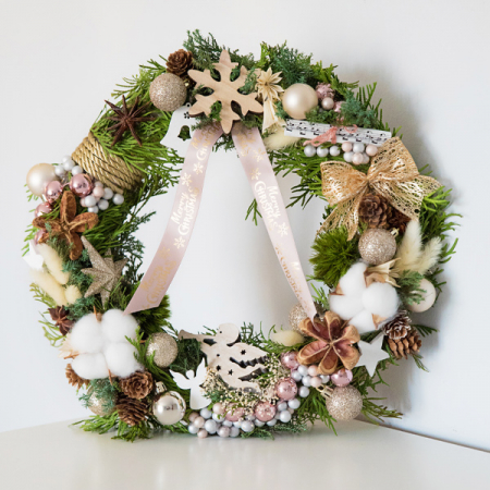 Decorațiuni pentru Sărbători - Coronita decorativa cu globulete si plante naturale 30cm