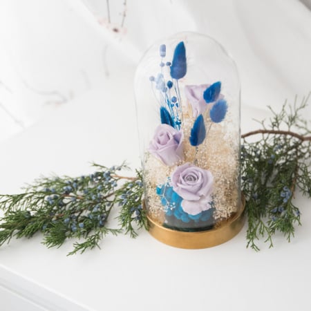 Aranjamente plante stabilizate - Aranjament floral plante stabilizate Cupolă trandafiri mov criogenați DecoTerrarium