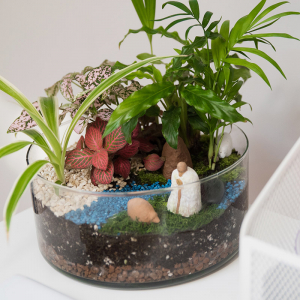 Terariu în vas de sticlă cu figurine din ceramică "Poveste mioritică" DecoTerrarium [3]
