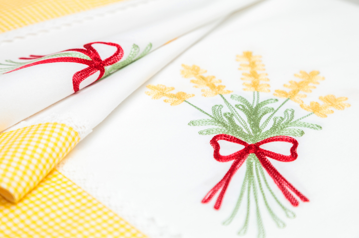 Față de masă brodată, bumbac 100%, 140x240cm, bordură galbenă [2]