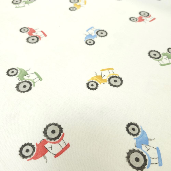 Material textil finet, 150cm, 100% bumbac, Alb cu tractorase multicolore [3]