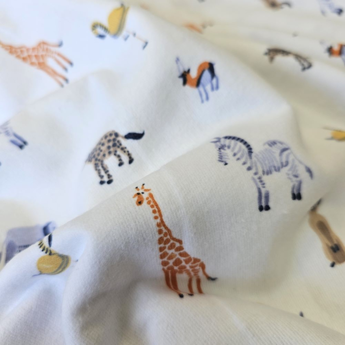 Material textil finet, 240cm, 100% bumbac, Alb cu animalute [3]