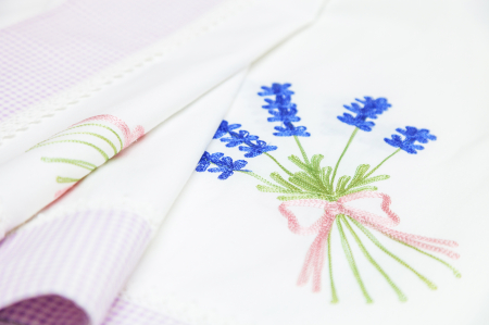 Față de masă brodată, bumbac 100%, 140x240cm, bordură lila [1]