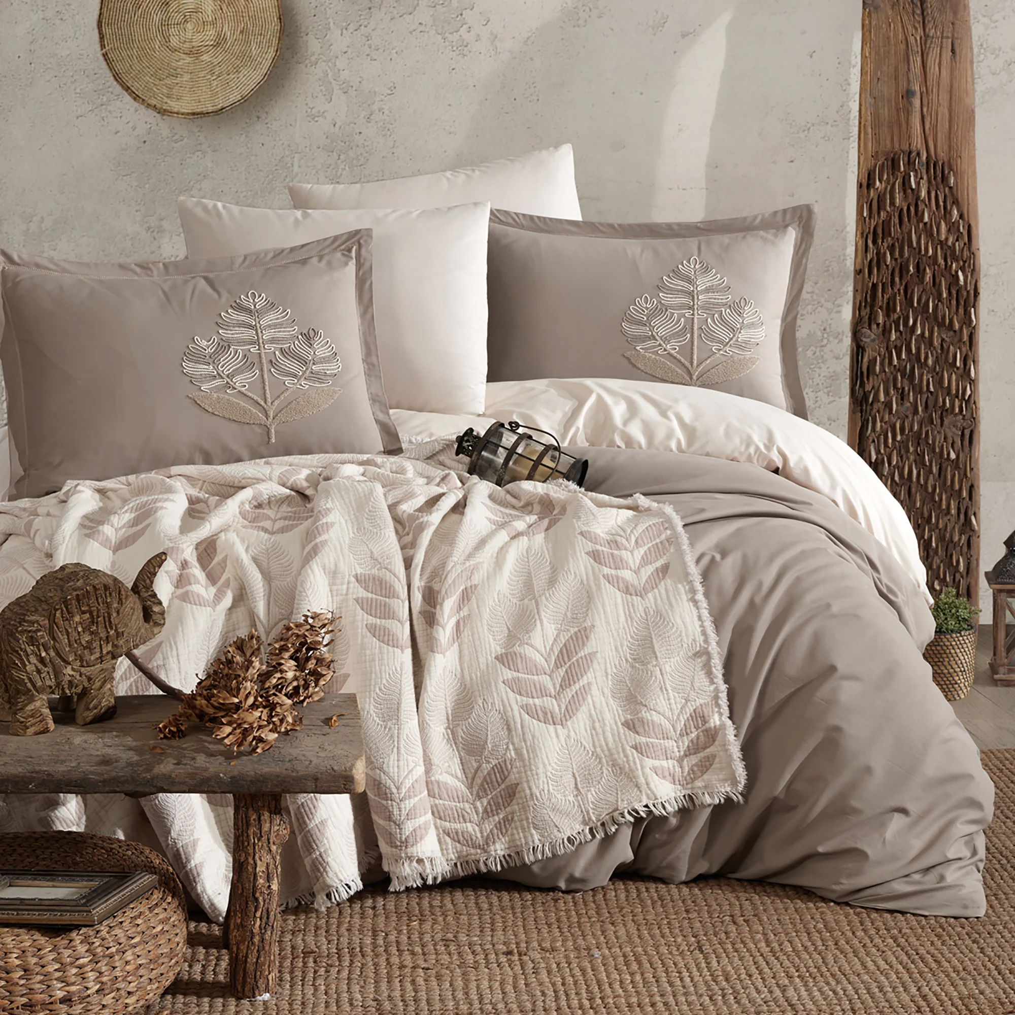 Pucioasa - Lenjerie de pat Premium Heritage (LOREVA V1)