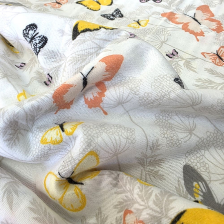 Material textil finet, 240cm, 100% bumbac, Alb cu fluturasi galbeni si portocalii [1]