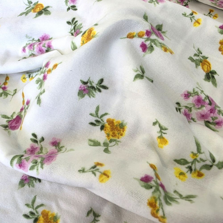 Material textil finet, 240cm, 100% bumbac, Alb cu floricele roz si galbene [1]