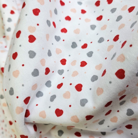 Material textil finet, 240cm, 100% bumbac, Alb cu inimioare mici rosii si gri [2]