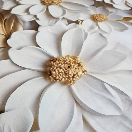 Material textil ranforce 5D, 240cm, bumbac 100%, Flori albe si frunze aurii [2]