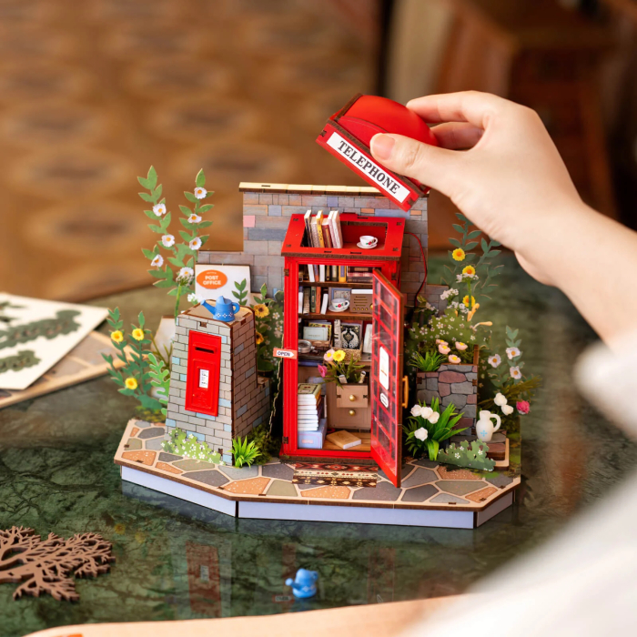 Puzzle 3D, Casuta DIY, Cabina telefonica cu flori si carti, 116 piese [14]