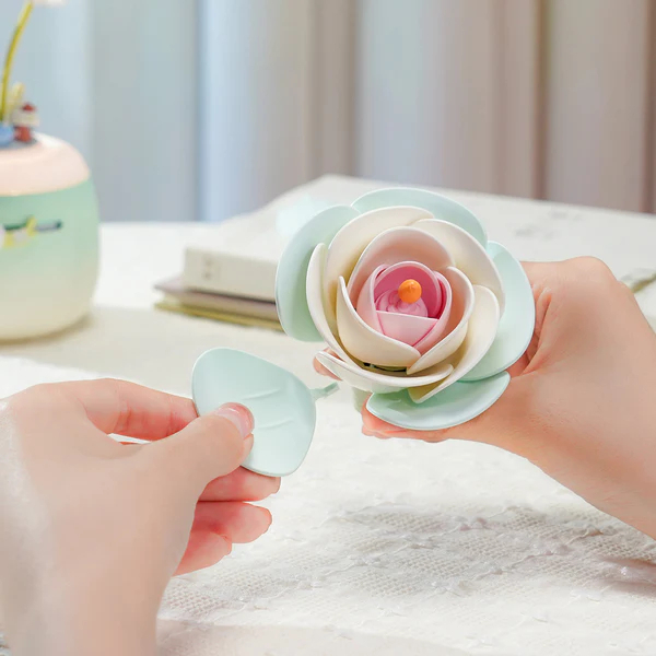 Puzzle 3D, din plastic, lampa de veghe, Camelie verde, 73 piese [7]