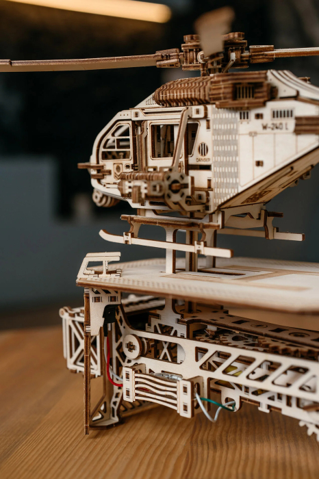 Puzzle 3D, electric, din lemn, Elicopter Thunder Chopper, 485 piese [9]