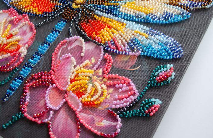Set broderie cu margele cusute, Aripi colorate, 20x20 cm [4]