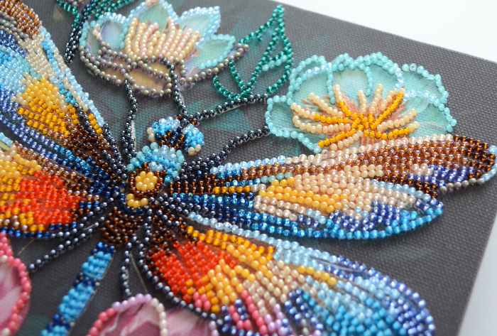 Set broderie cu margele cusute, Aripi colorate, 20x20 cm [3]
