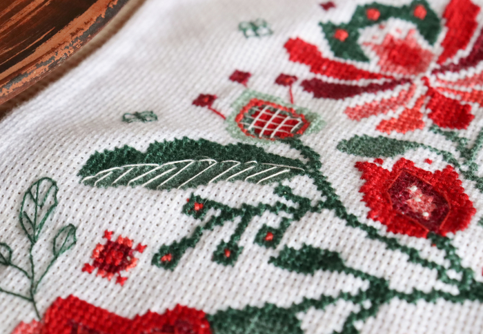 Set broderie in cruciulita, Stergar cu motive traditionale, 225x33 cm [4]