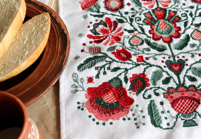 Set broderie in cruciulita, Stergar cu motive traditionale, 225x33 cm [6]