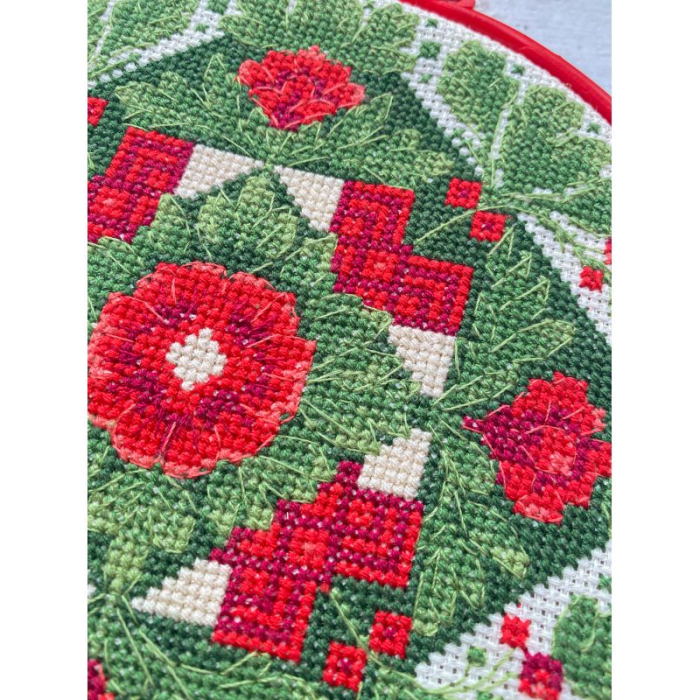 Set broderie in cruciulita, cu gherghef, Motive traditionale, 15x15 cm [4]