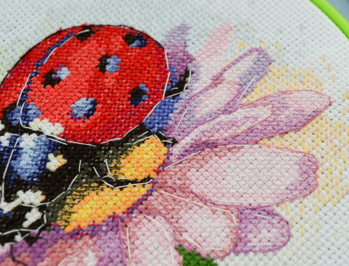 Set broderie in cruciulita, cu gherghef, Buburuza, 17x17 cm [4]