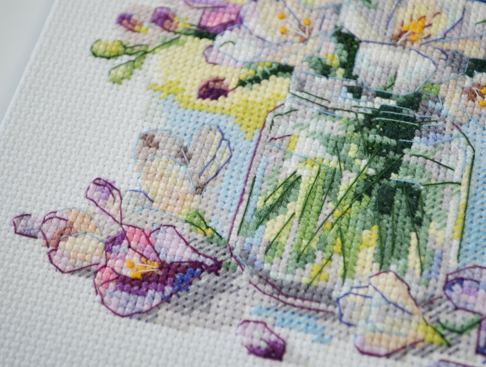 Set broderie in cruciulita, Buchet de frezii, 17x17 cm [3]
