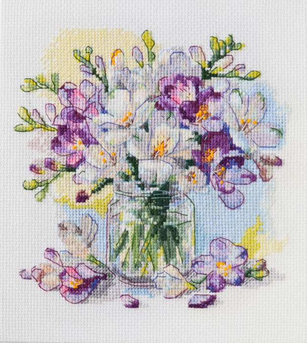 Set broderie in cruciulita, Buchet de frezii, 17x17 cm [1]