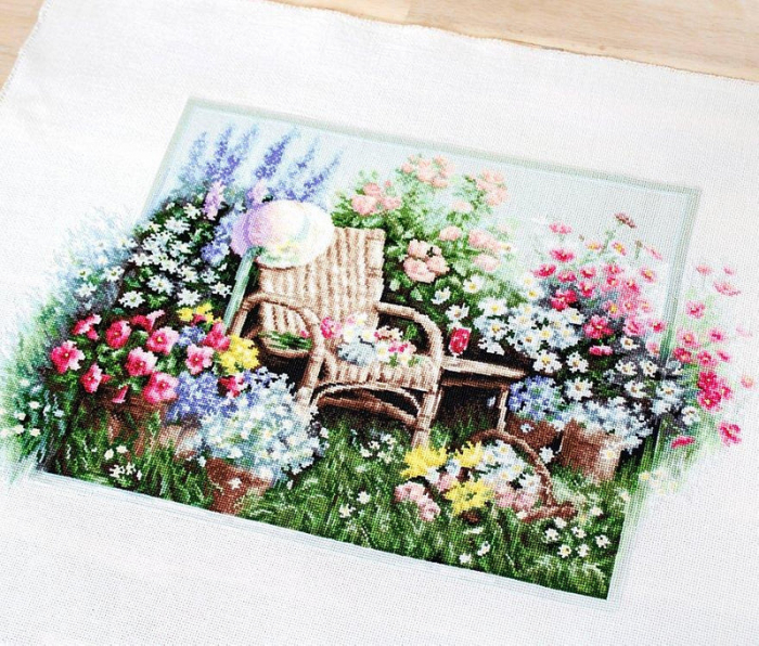Set de brodat in cruciulita, Gradina infloritoare, 20x26.5 cm [2]
