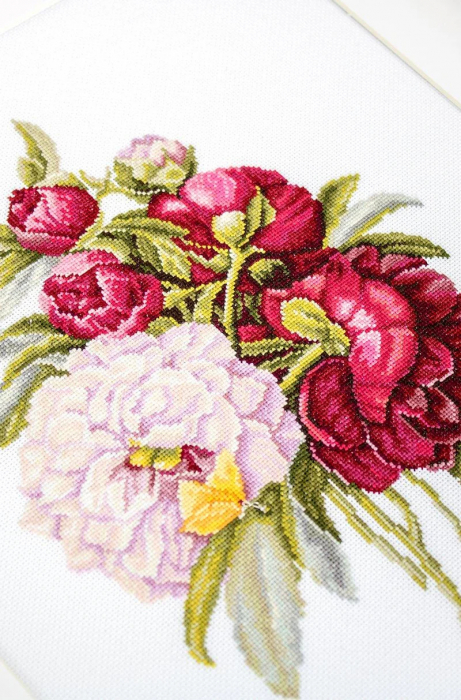 Set de brodat in cruciulita, Buchet de bujori, 20x26.5 cm [4]