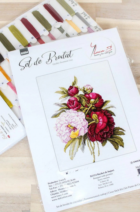 Set de brodat in cruciulita, Buchet de bujori, 20x26.5 cm [2]