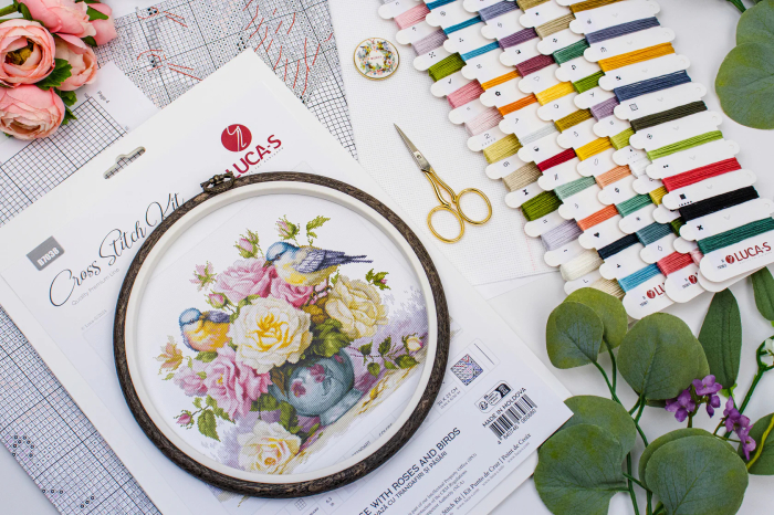 Set de brodat in cruciulita, Trandafiri si pasari, 34x27 cm [5]