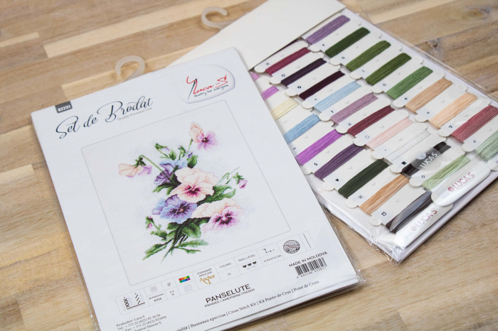 Set de brodat in cruciulita, Panselute, 18,5x32,5 cm [5]