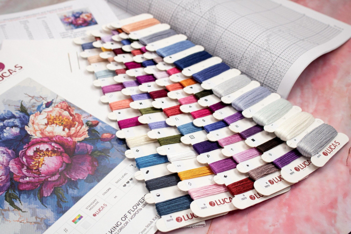 Set de brodat in cruciulita, Regele florilor, 32x32cm [3]