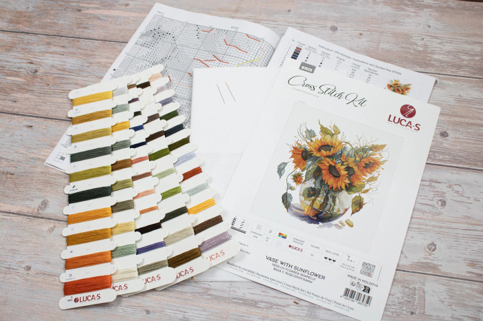Set de brodat in cruciulita, Vaza cu floarea soarelui, 24 x 27 cm [6]