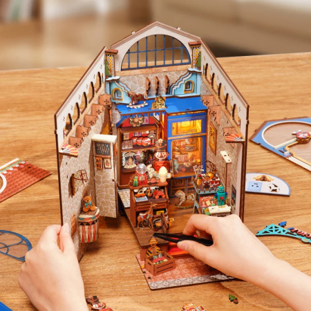 Book nook, Cotor de carte DIY, Magazin de jucarii, 380 piese [10]