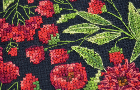 Set broderie in cruciulita, cu gherghef, Dansul florilor, 17x17 cm [2]