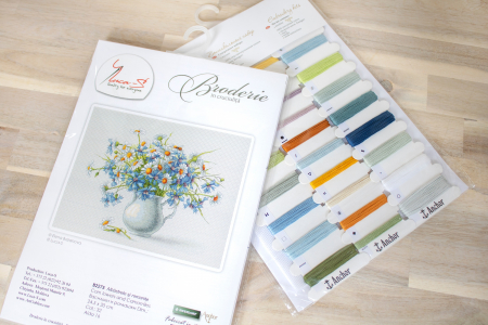 Set de brodat in cruciulita, Albastrele si romanite, 24,5x20 cm [2]