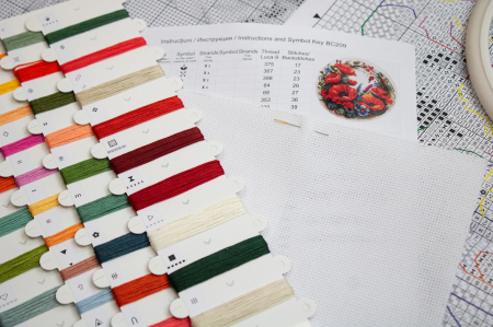 Set de brodat in cruciulita cu gherghef, Compozitie cu maci, 17 x 17 cm [9]